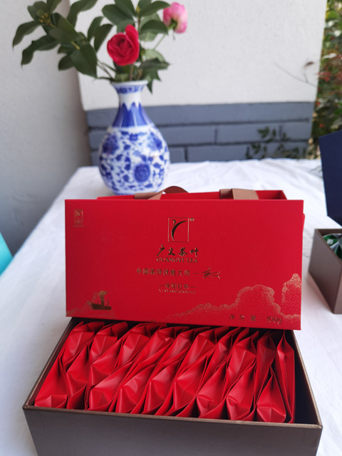 【大別山精神系列一特級信陽紅茶伴手禮（匠心）】大別山脈、核心產(chǎn)區(qū)、高山茶園、匠心制作  980元/盒
